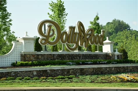 Guide to Dollywood in Pigeon Forge: Tips and Tricks