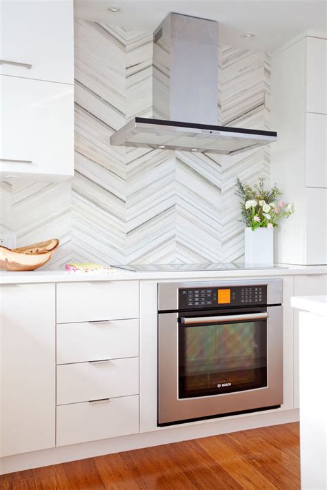 White Kitchen Backsplash Ideas : 20 Chic Kitchen Backsplash Ideas Tile ...