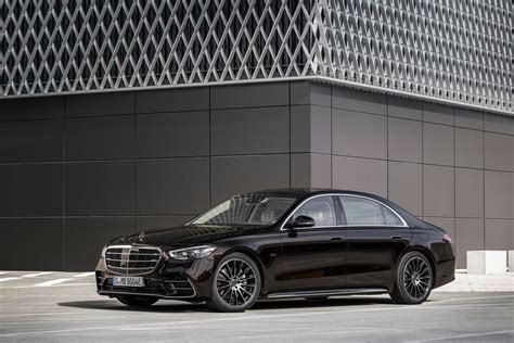 Mercedes-Benz S-Class plug-in hybrid: Swanky and frugal - CNET