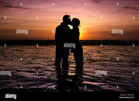 Hug silhouette hi-res stock photography and images - Alamy