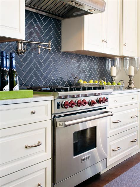 White Kitchen Black Backsplash – Things In The Kitchen