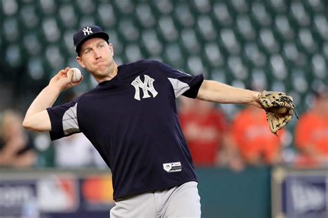 New York Yankees: Why is Todd Frazier still a free agent?