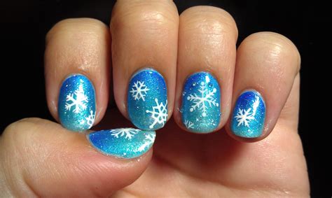 Disney Series – Frozen Queen Elsa Glittery Snowflakes – Emi's Manis