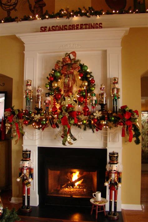 30 Amazing Traditional Christmas Decorations Ideas - Decoration Love