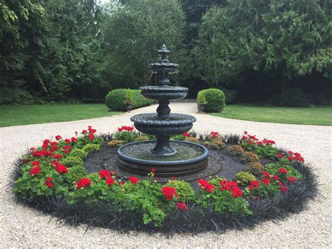 Fountain @ old house, want to do this gravel again here Yard Water ...