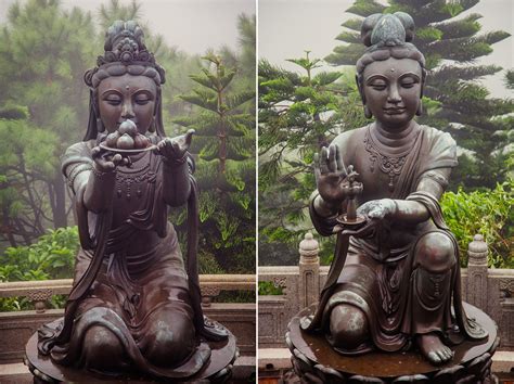 sending postcards: Tian Tan Buddha