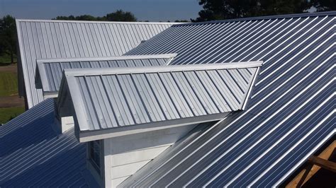 Home Tech Exterior: Metal Roof vs. Asphalt Shingle Roof: The Complete Guide