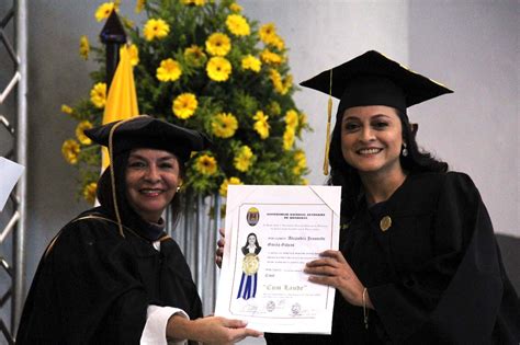 Entrañables momentos se vivieron en la primera graduación de UNAH-VS ...