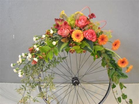 Representation of Fresh Ideas for Unusual Flower Arrangements | Unique ...