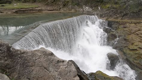 Yinlianzhui Waterfalls In Huangguoshu National Park, Guizhou Province ...