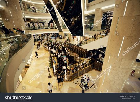 Singapore Apr 5 Singapore City Shopping Stock Photo 1059246746 ...