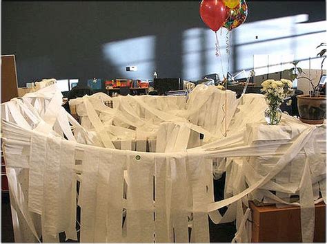 Curious, Funny Photos / Pictures: Awesome office cubicle pranks - 21 Pics