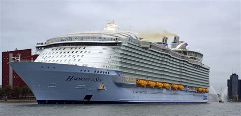 File:Harmony of the Seas (ship, 2016) 001.jpg - Wikimedia Commons