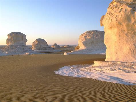 "Sahara el Beyda," the White Desert of Egypt [2845x2134] : EarthPorn