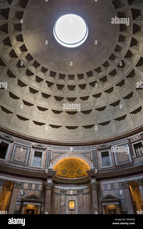 Oculus pantheon rome hi-res stock photography and images - Alamy