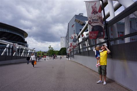 Arsenal Stadium Tour - what is it really like? | Wave to Mummy