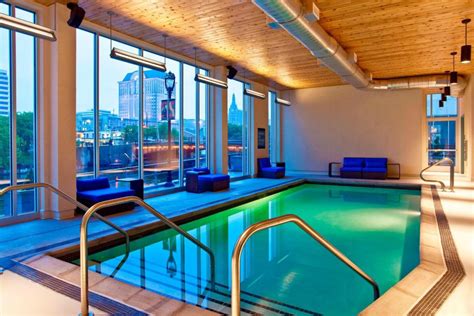 STAYCATION IN MILWAUKEE | FAMILY-FRIENDLY HOTELS WITH A POOL