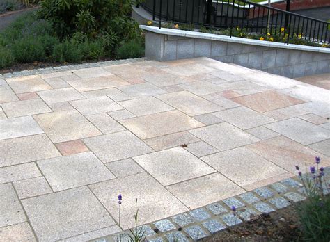 What sizes of paving slab to use in your garden design?