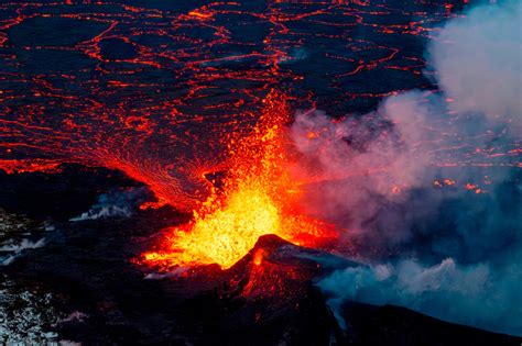 Iceland volcano eruption triggers toxic air warning - KVNU - News for ...