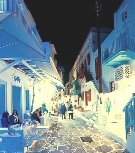 Nightlife on Mykonos streets, Greece – Chasing Suns