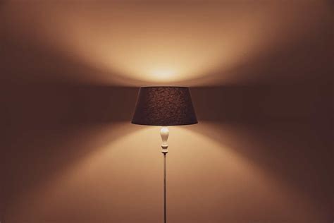 Dimmable vs. Non-Dimmable LED Lights - LampHQ