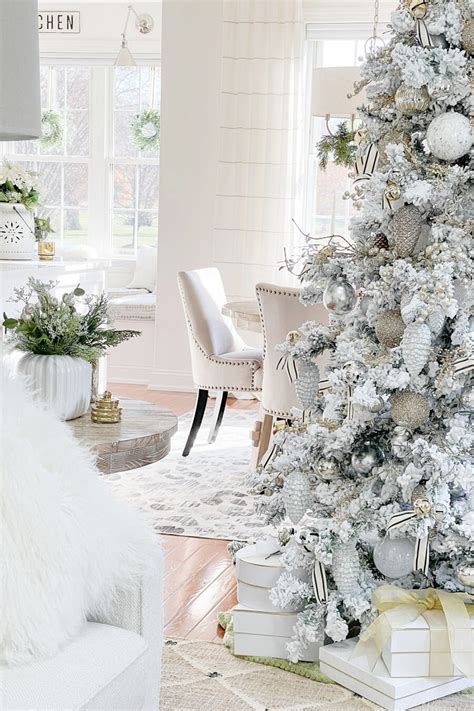 8 Best White Christmas Decorating Tips - StoneGable