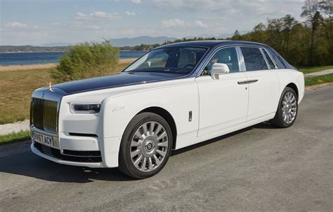 Rolls-Royce Phantom VIII Review - GTspirit