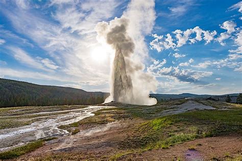 Old Faithful Geyser - WorldAtlas