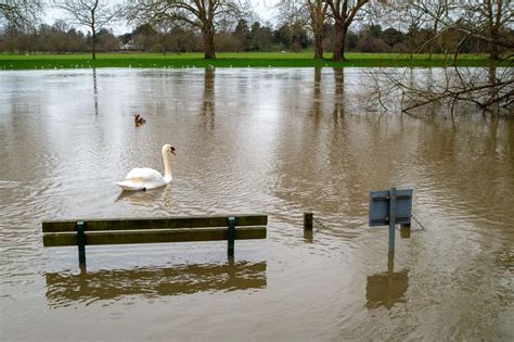 Maps show flood and weather warnings to hit parts of UK