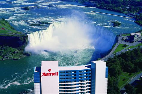 8 Niagara Falls Hotels with a View of the Falls – Must See!