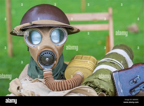 Wwi gas mask hi-res stock photography and images - Alamy