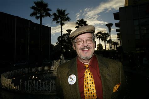 "Looney Tunes" voice actor Joe Alaskey dies at 63 - CBS News