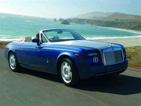 Rolls-Royce Phantom Drophead Coupe High Resolution Image (2 of 18)