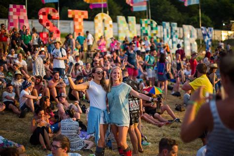 Glastonbury Festival : Glastonbury 2013: What To Wear To Music ...