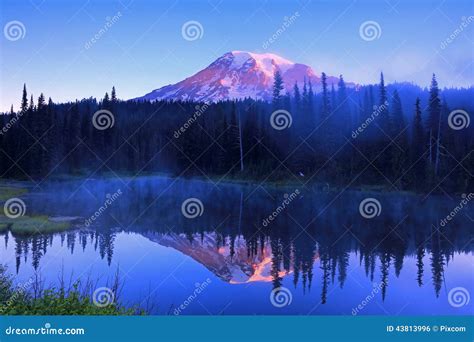 Mount Rainier - Reflection Lake Stock Photo - Image of lodge, olympia ...