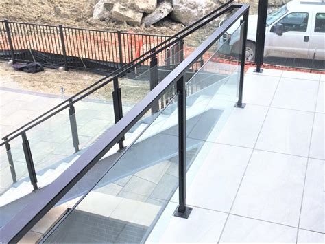 Temepred Glass Deck Railing Systems for Straight Stairs