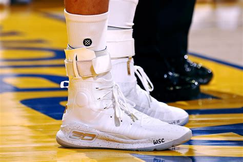 Stephen Curry Shoes / Stephen Curry Wears Shoes Featuring Picture Of ...