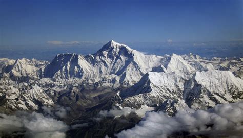 File:Mount Everest as seen from Drukair2.jpg - Wikipedia, the free ...