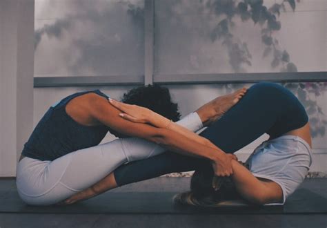 Partner Yoga = Yoga Übungen zu zweit: die 7 besten Asanas