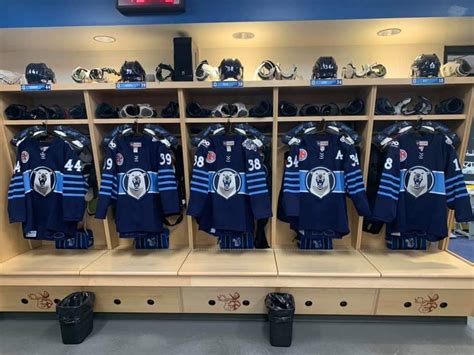 2019 Manitoba Moose Polar Jerseys : r/hockeyjerseys