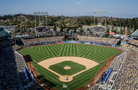 Where To Find the 5 Oldest MLB Stadiums | Summer Guide | Creative ...