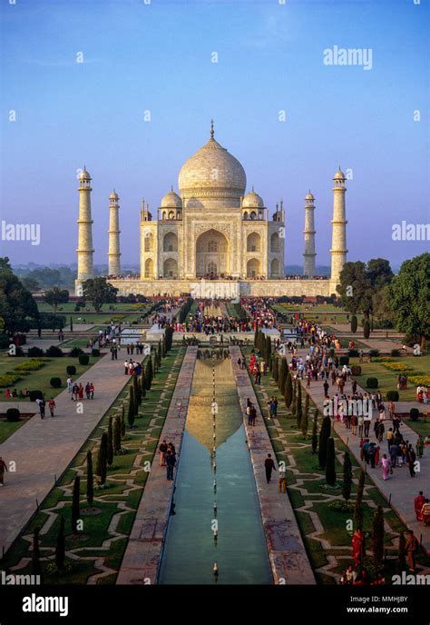 Taj mahal aerial hi-res stock photography and images - Alamy