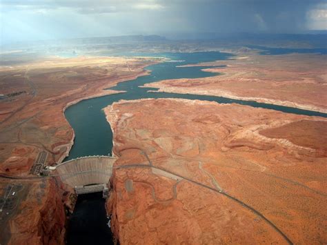 File:Glen Canyon Dam- Helicoptor view- USGS.jpg - Glen Canyon Dam AMP