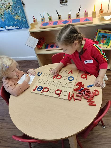 Montessori Programs | MontessoriDaySchool