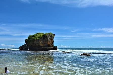 Pantai Mesra Gunungkidul – Lokasi dan Harga Tiket Masuk Terbaru - Yogyakarta Tour & Travel