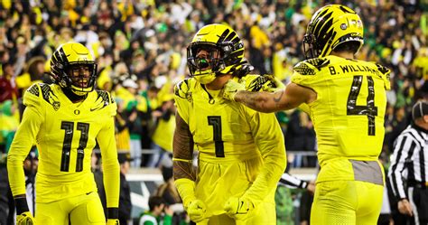 Photo Gallery: Oregon Ducks vs. Washington Huskies - Sports Illustrated ...