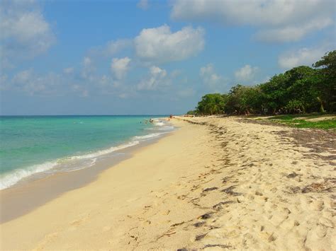 The Best Beaches on Roatan That Aren’t in Your Guidebook | Experience ...