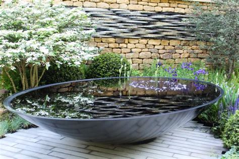 Water Features for Small Spaces | HGTV