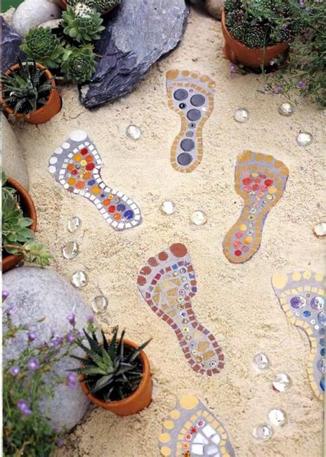 Gardenology: Beautiful Mosaic ideas for the garden!