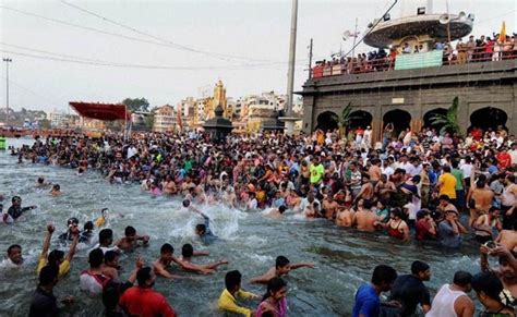 Kumbh Mela Begins in Nashik, Thousands Take Holy Dip